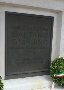 039-tomba generale Giardino con la moglie