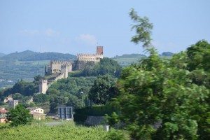 002- la prima vista del castello di Soave