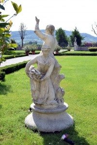 018-statua in giardino
