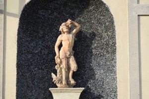 095-la statua in cotto di Bacco