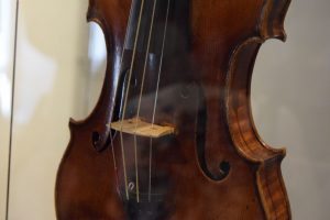 101-particolare del violino