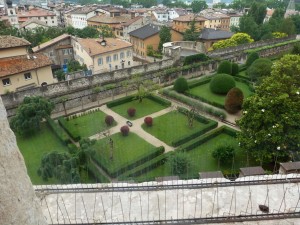 106-giardino all'italiana visto dalla sale del castello