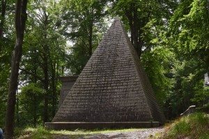 072-tomba a piramide