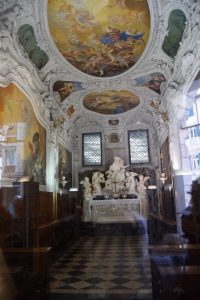 148-Chiesa di S. Maria del Monte di Pietà: altare barocco di Merengo