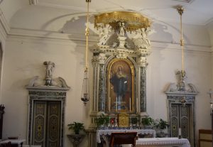 163-altare con due porte laterali
