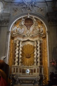 179- altare di stucchi