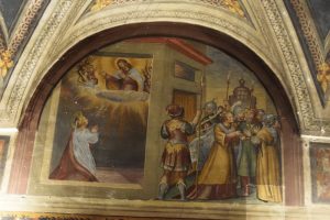 140-Santa Caterina ancora rifiuta tra lo stupore della gente