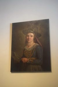 ritratto di donna con cappello
